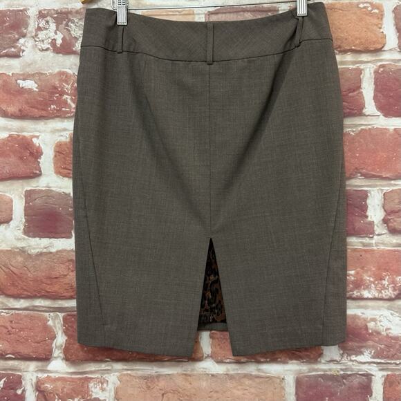 Express Skirt Women's Size 8 Brown Casual Career Work Stretchy Pocketless Zip Up - Picture 4 of 8